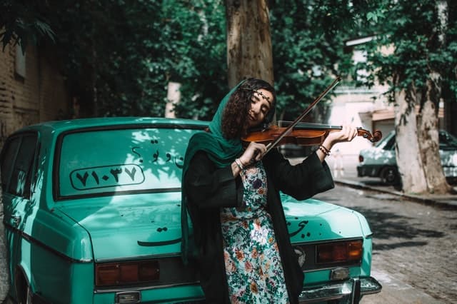 persian woman playing violin