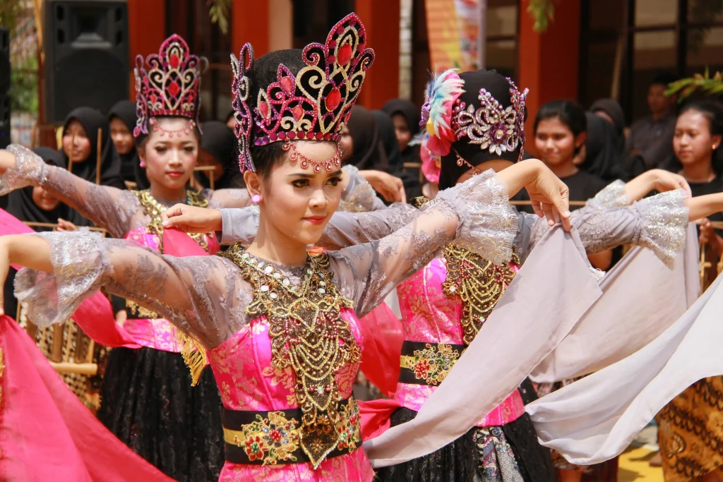 Indonesian dancers